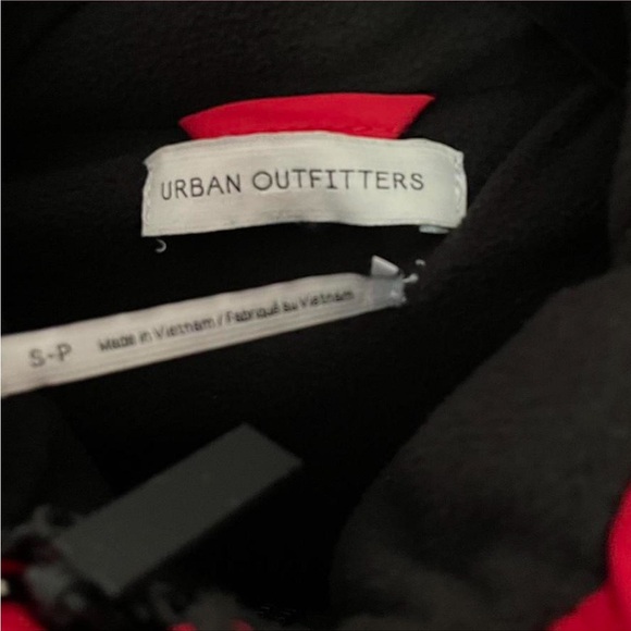 Urban Outfitters ‘90s Sport Puffer Jacket Red - Picture 7 of 8